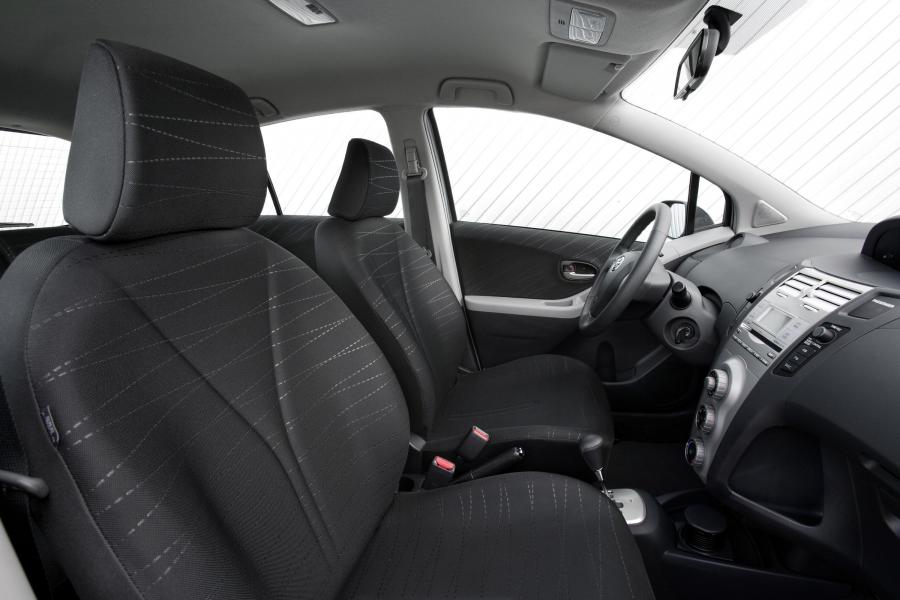  Toyota Yaris 2005 года  (фото 35 из 165)